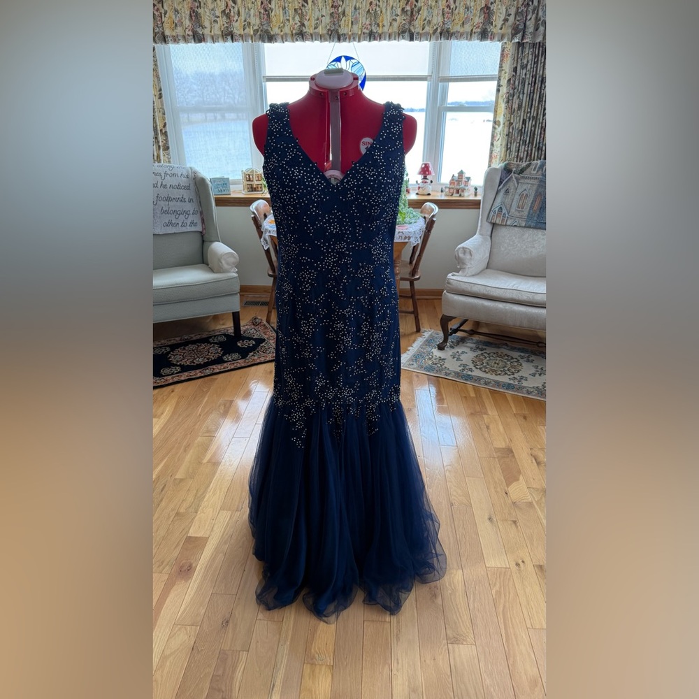 Elegant Navy Blue Evening Gown